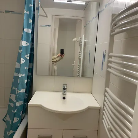 Charmante Maison Avec Piscine , A 500 M , Location Du Samedi Au Samedi !!! *